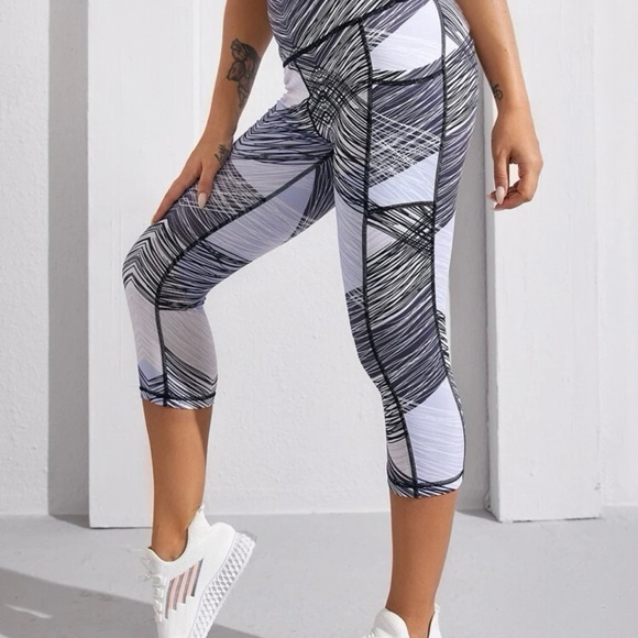 Trendy Color-block Stripe Mid-Calf Length Leggings With Side Phone Pocket *NEW* - Picture 12 of 15
